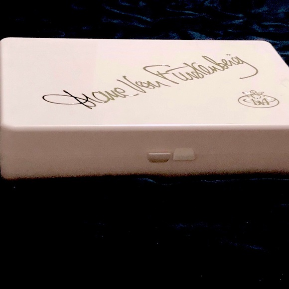 ⚡️80s vintage Diane Von Furstenberg light pink plastic box - Picture 2 of 8